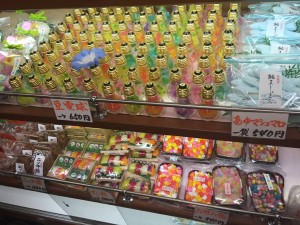 "Kamejyu" sells other Wagashi too. Lookings are very cute!