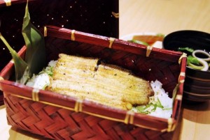We also eat "Unagi" with no sauce. It is called "Shiroyaki".