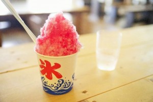 Simple “Kakigori" is also good! It's strawberry syrup.