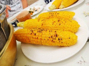 "Yaki Toumorokoshi" (baked corn).