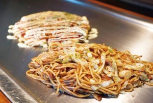 Bake "okonomiyaki" and "soba" by separating.