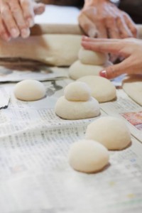 This is the "Mochi" to make "Kagami-mochi" (round rice cake offered to gods at New Year's)