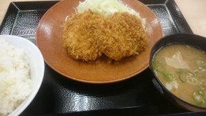 "Menchi-katsu" Teishoku ("Menchi-katsu", rice and miso soup).